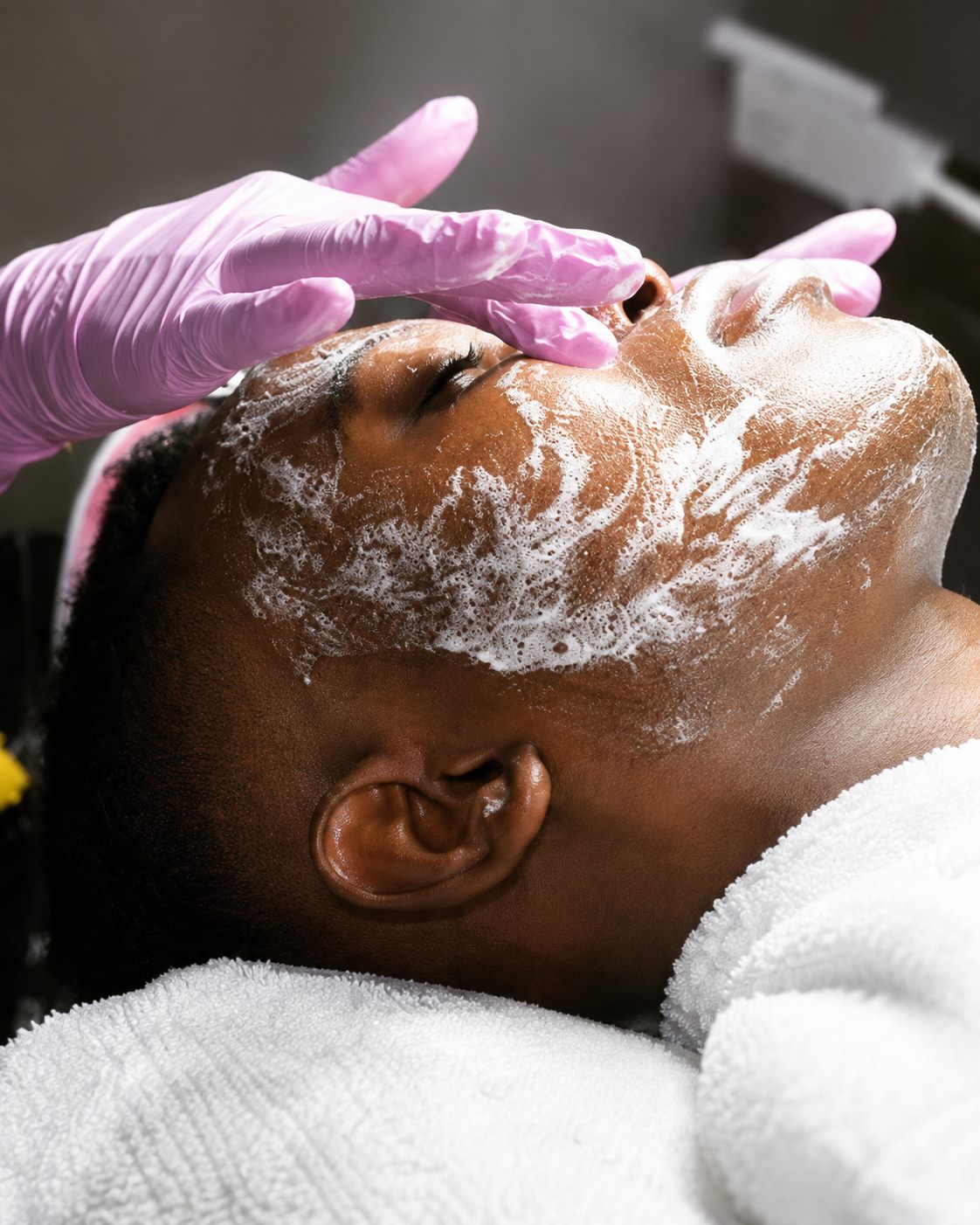 Relaxing facial treatment